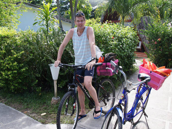 Mit dem Fahrrad auf La Digue unterwegs